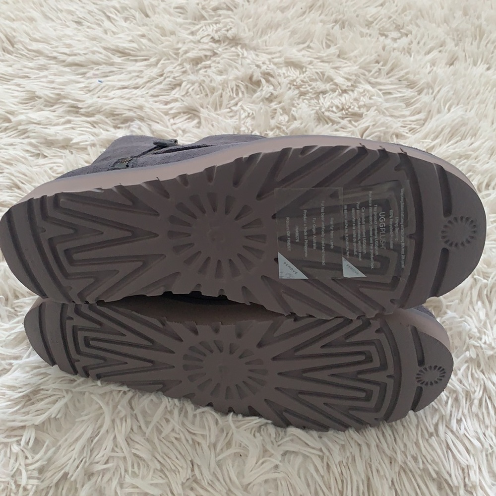 New UGG classic mini zip suede boots - Picture 7 of 14